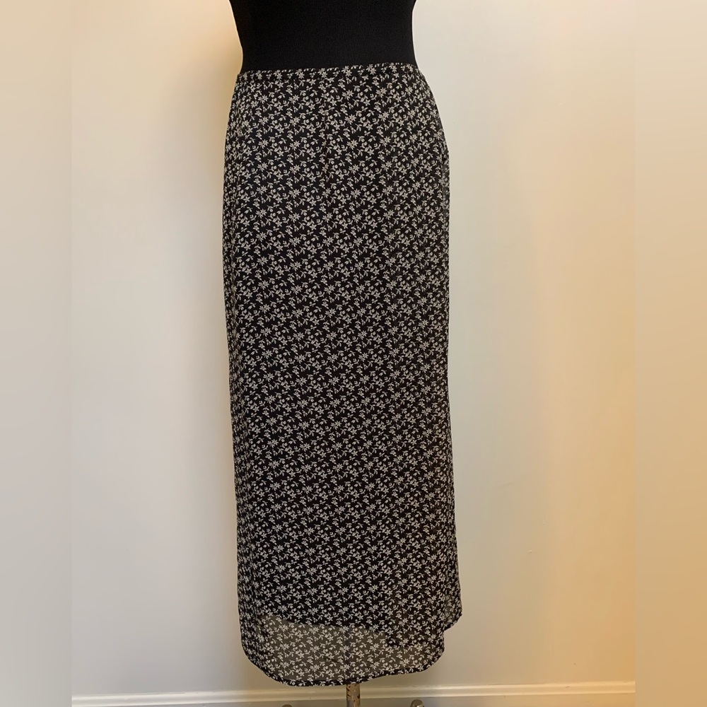 Compagnie Internationale Express Skirt-Black White Floral Pattern-Front Slit-7